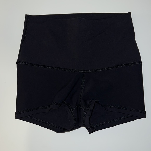 Lululemon Boogie Short Black / Shadow Wrap Multi / Tender Violet Size 2 - Picture 5 of 12